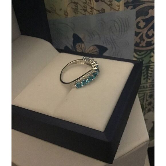 Sparkling Blue & White Topaz Crossover Infinity Band Ring Sz 8~.925 Sterling - Picture 2 of 3